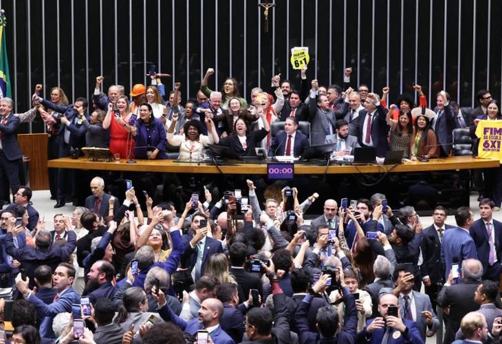 Câmara dos Deputados aprova PEC que acaba com escala 6x1
