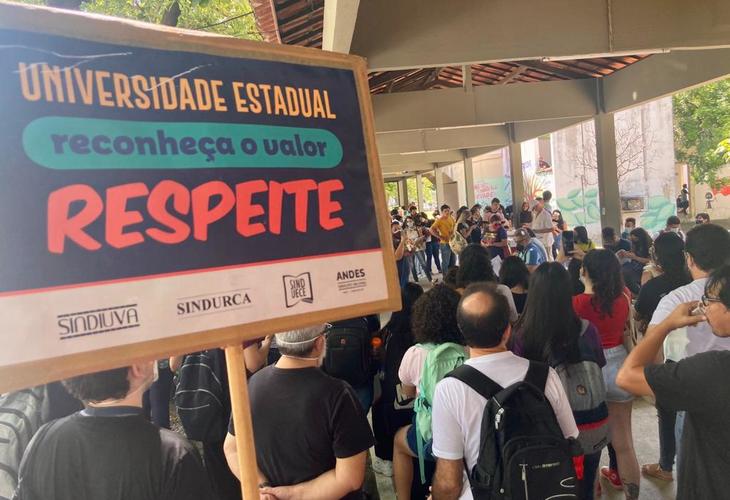 Docentes das universidades estaduais do Ceará denunciam realização de concurso sem DE