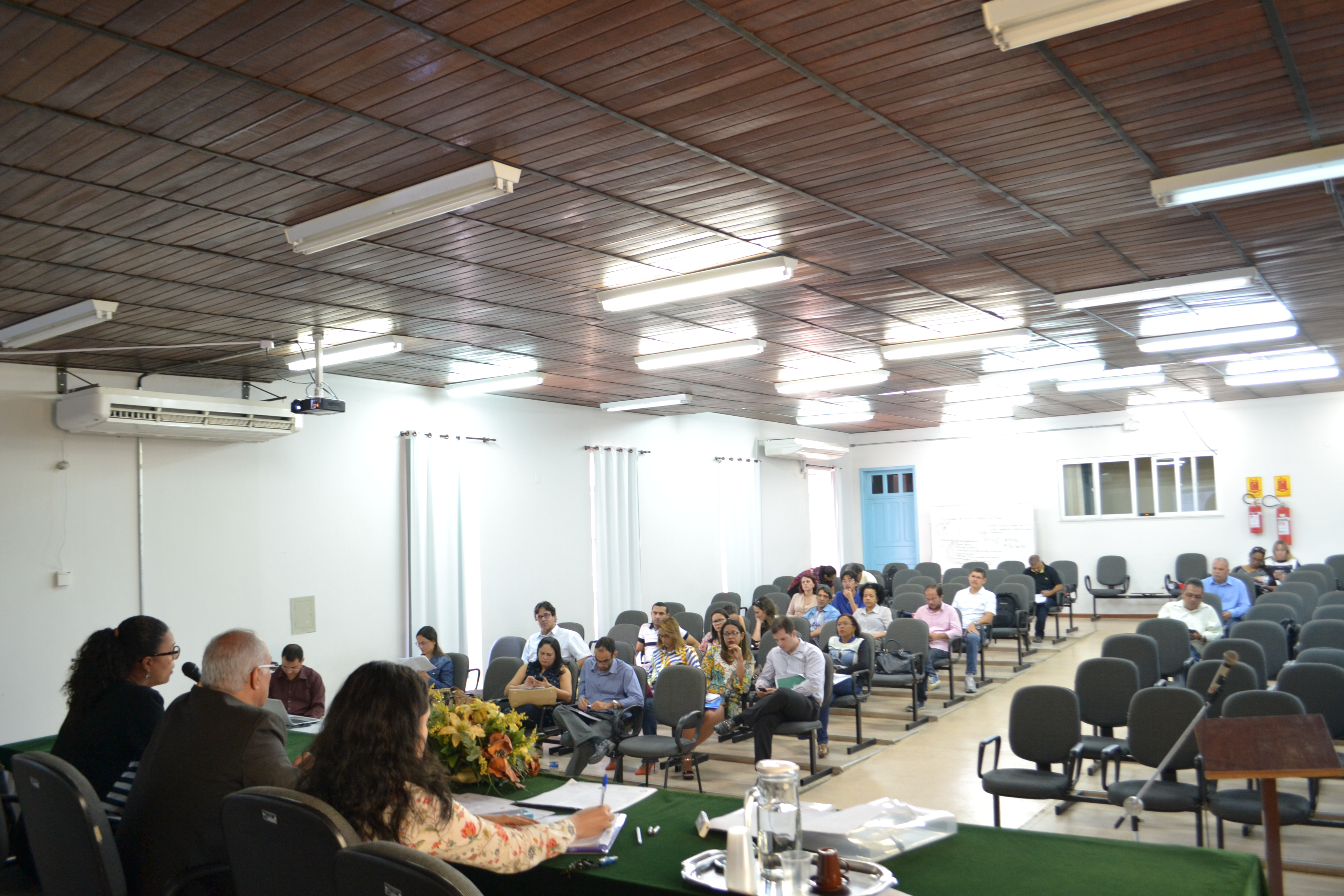 Criminalização da comunidade universitária, condições de trabalho e NIT pautam o debate no Consu