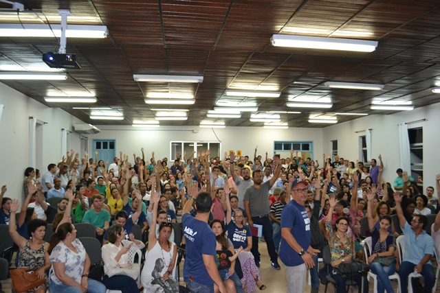 Assembleia avalia conjuntura e decide manter a greve