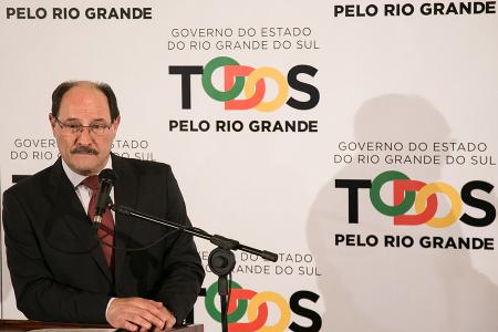 Governador do RS afirma que servidores deveriam agradecer por estabilidade
