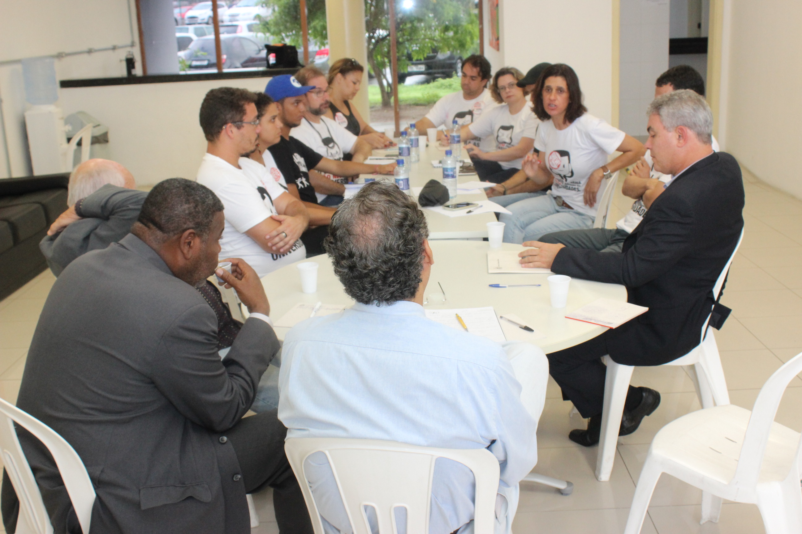 Greve: Governo tenta desmarcar reunião e não apresenta proposta