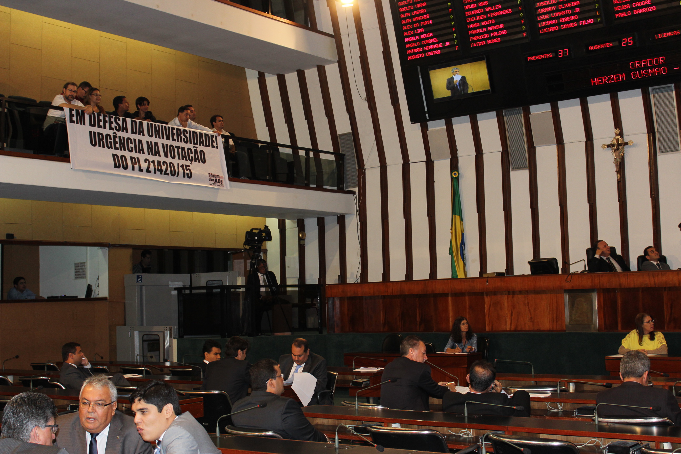 Conquistas da greve: Projeto que altera quadro de vagas é aprovado