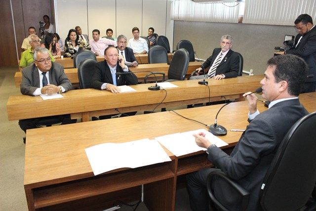 Deputados negam audiência pública sobre crise orçamentária nas UEBA