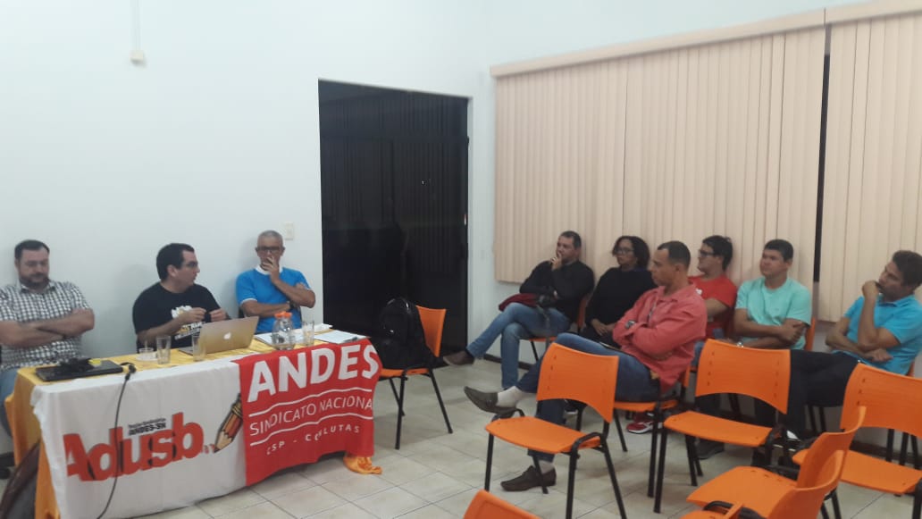 Assembleia aprova paralisação em 25 de abril contra o arrocho salarial e ataques aos direitos