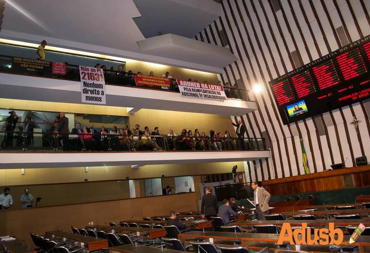 Comunidade acadêmica ocupa galerias da ALBA e denuncia “pacote de maldades”