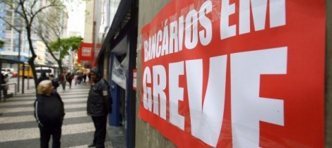 Bancários aprovam greve em todo país na próxima terça-feira (30)