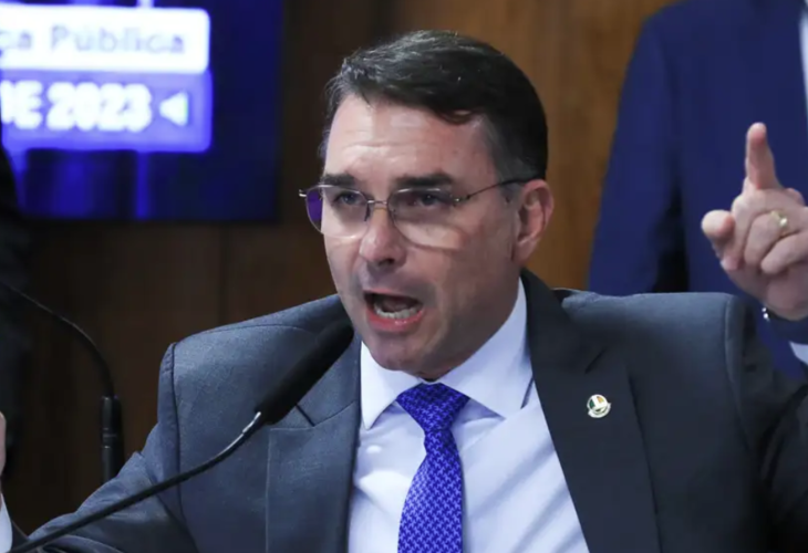 Programa de governo de Flávio Bolsonaro propõe transferir universidades federais para o MCTI