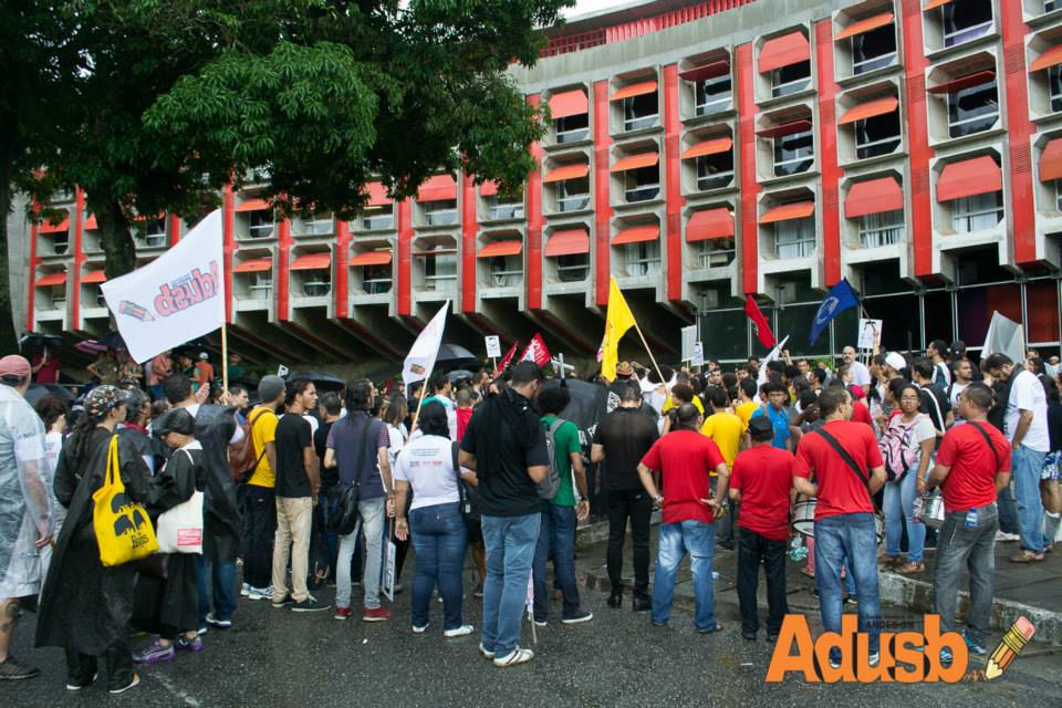 A força da classe trabalhadora em defesa da educação obriga o governo da Bahia a cumprir a lei