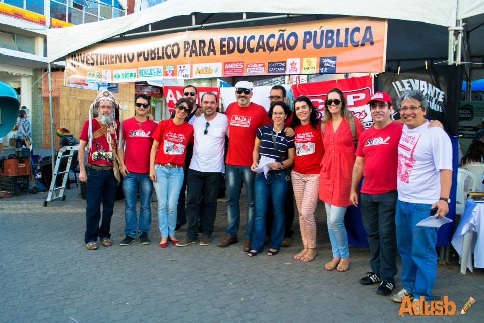 Adusb e movimentos sociais realizam ato e recebem o Comitê Baiano em Defesa da Educação Pública