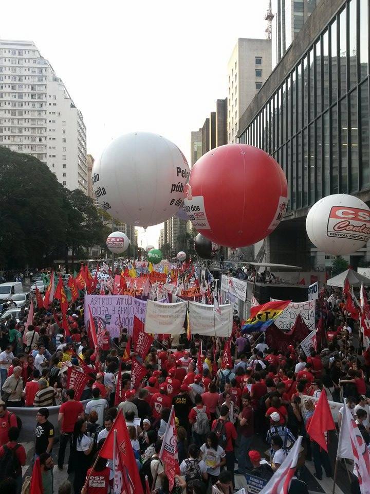 Mais de 15 mil vão às ruas em SP em manifestação histórica contra o ajuste fiscal