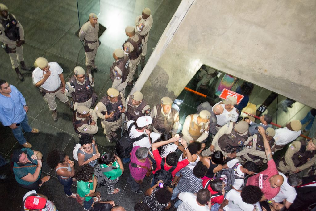 Governo do PT usa repressão policial para impedir manifestações contra o “pacote de maldades”