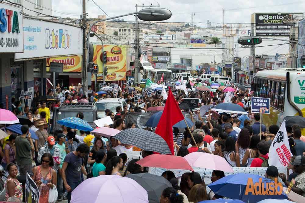 11 de novembro: Trabalhadores e Estudantes ocuparam as ruas em defesa de direitos