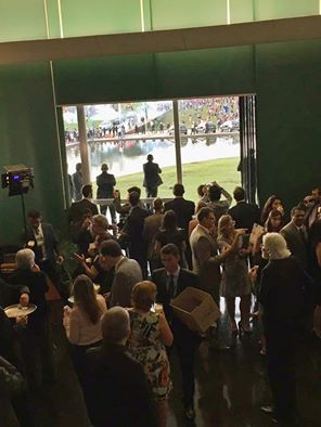 PEC 55 que limita investimentos públicos é aprovada com repressão e champagne