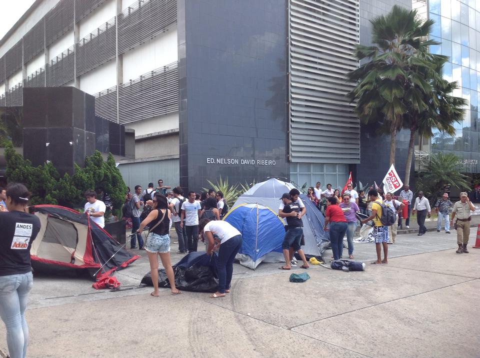 Unidade na luta em defesa das Universidades Estaduais da Bahia
