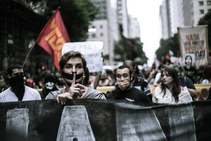 Dilma sanciona Lei Antiterror dois dias antes de atos em defesa do seu mandato