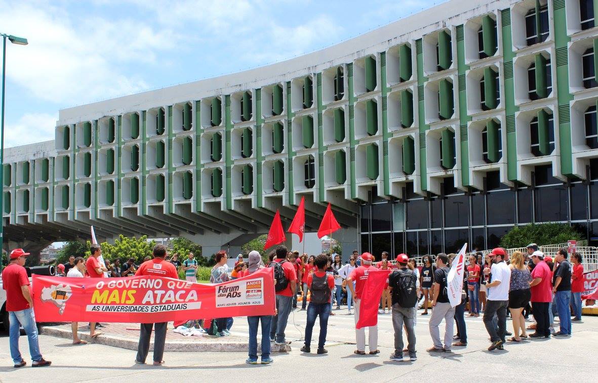 25 de abril é dia de ato público contra o arrocho salarial e os ataques às Universidades Estaduais