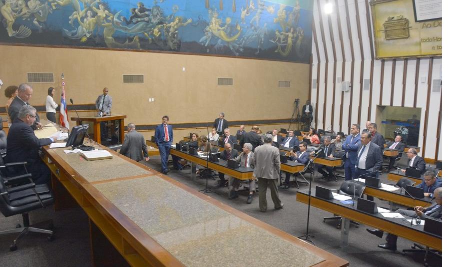 Sem menção clara sobre reajuste linear em 2019, LDO segue para segundo turno de votação