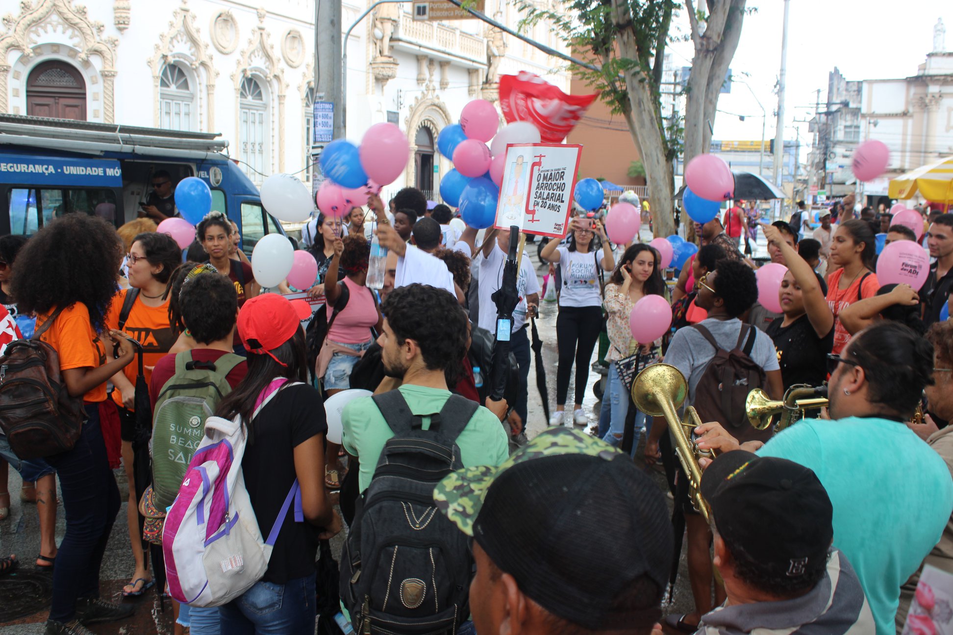 Universidades Estaduais paralisam atividades e protestam contra a maior perda salarial dos últimos 20 anos