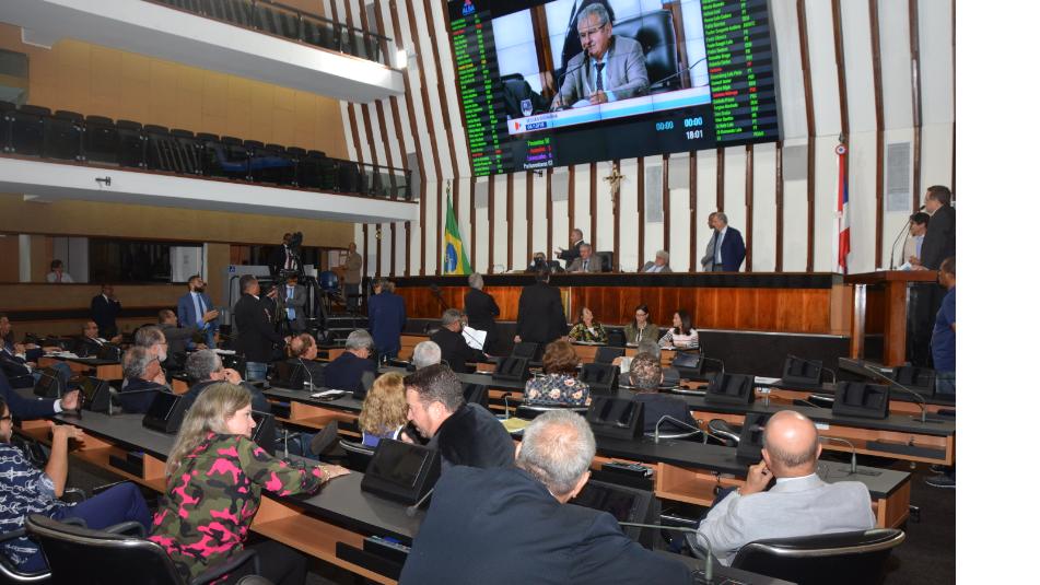 Deputados aprovam regime de urgência e aumento da previdência pode ser votado na quinta-feira (6)
