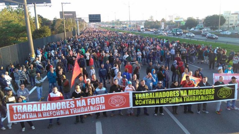 Protestos pelo país marcam dia de votação da Reforma Trabalhista. Precisamos barrar!