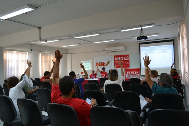 Assembleia da Adusb aprova mobilização para interferir na Lei Orçamentária Anual 2016