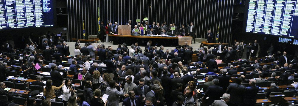 PLP 343/17 que impõe ajuste fiscal nos Estados é aprovado na Câmara