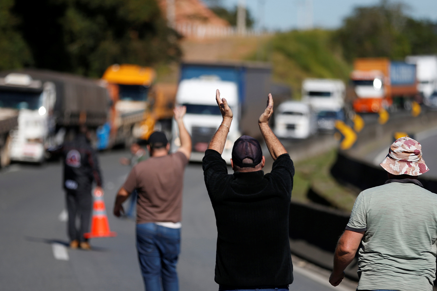 Greve dos caminhoneiros chega ao 4° dia. É preciso toda solidariedade e unificar as lutas em curso