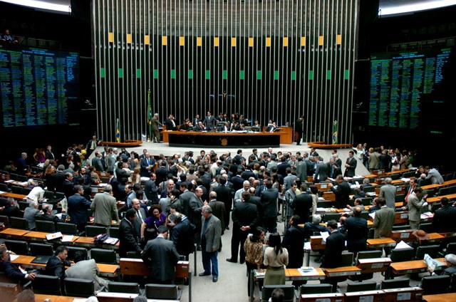 PLP 343/17 está prestes a ser votado pela Câmara e prevê mais ataques ao serviço público