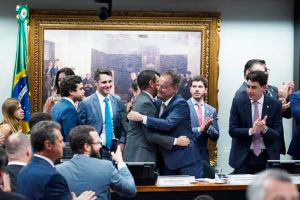 Deputados aprovam parecer e reforma da Previdência vai para votação na Câmara para acabar com aposentadoria no Brasil