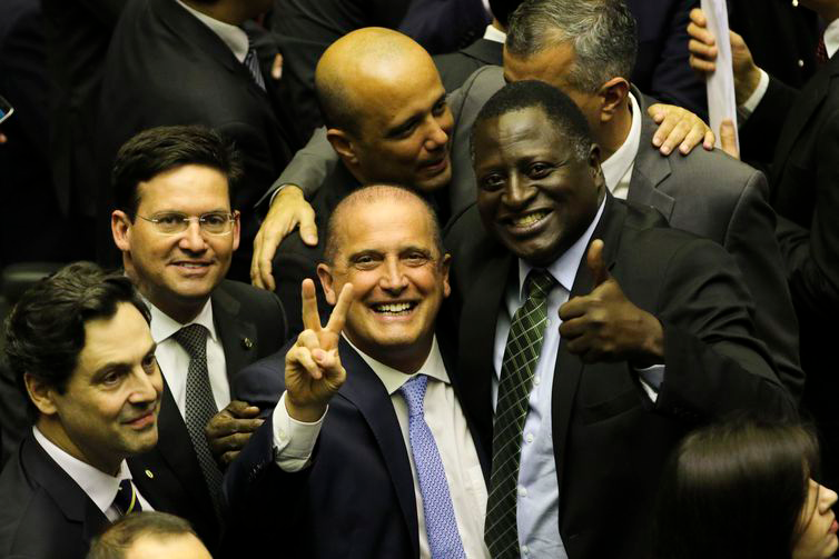 Para aprovar Reforma da Previdência, Bolsonaro pratica toma-lá-da-cá e libera R$ 2,6 bi a deputados