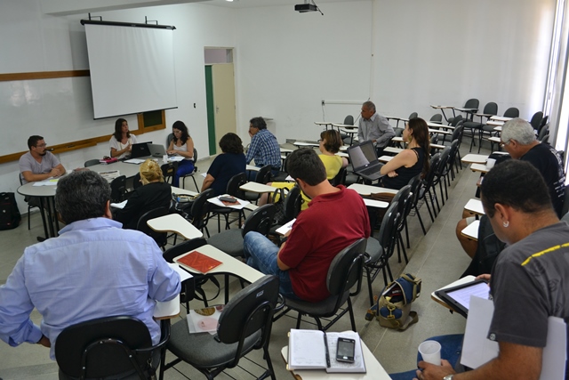 Fórum das ADs discute conjuntura política e prepara luta