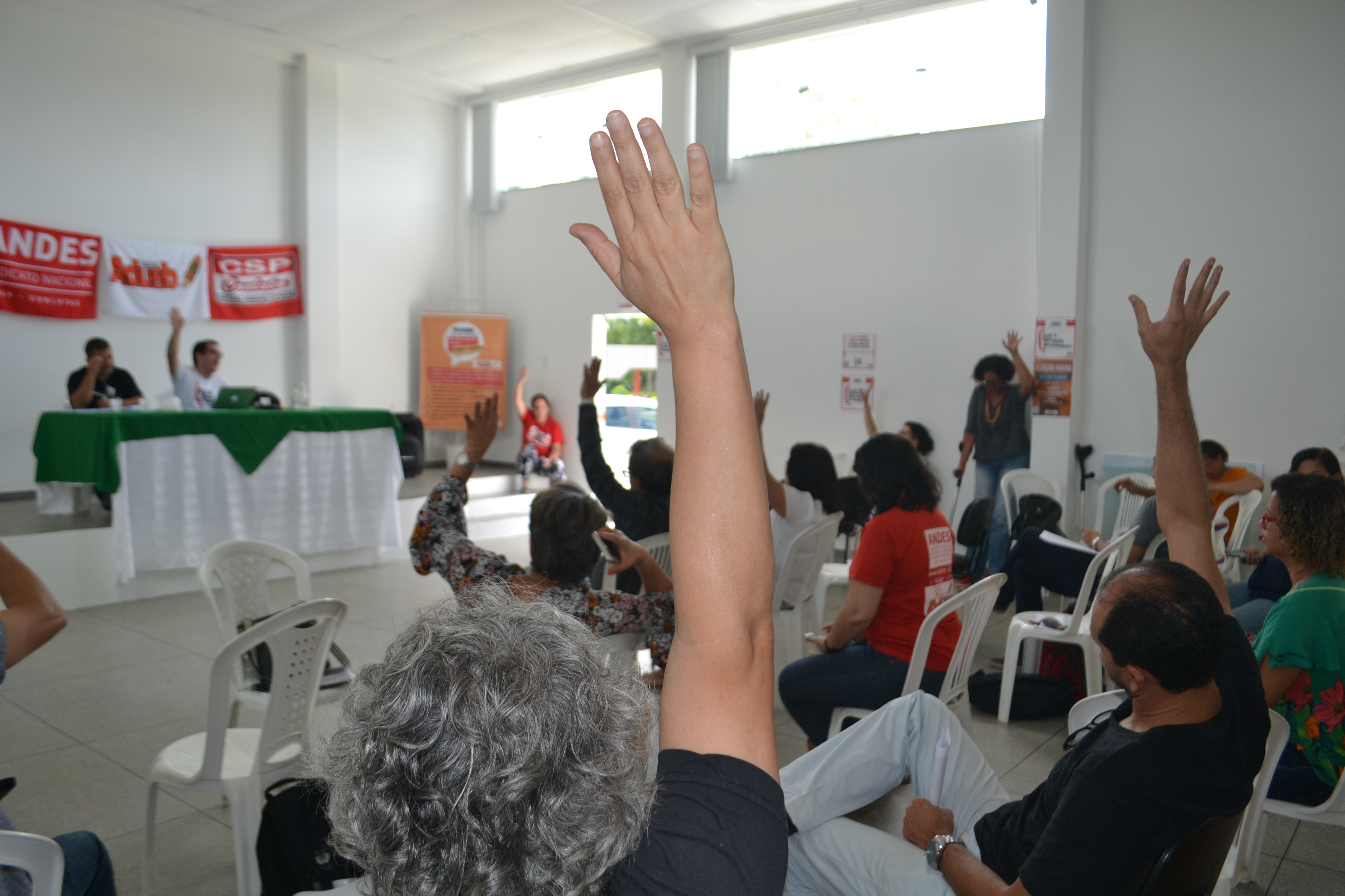 Assembleia debate os ataques do governo Rui Costa, mobilização e o Congresso do ANDES-SN