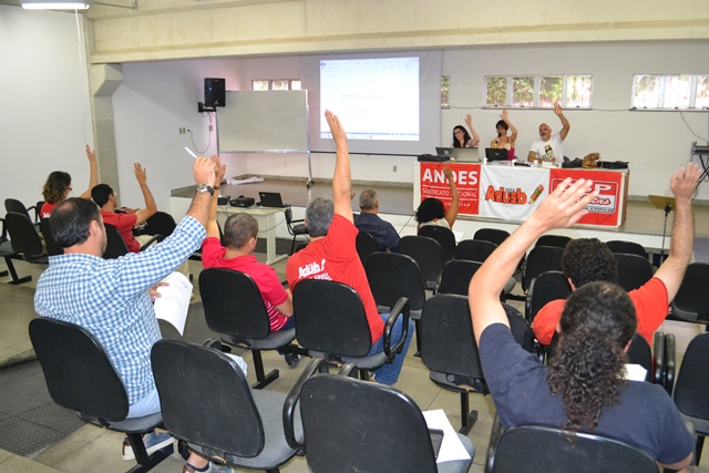 Assembleia aprova paralisação e atividades de mobilização no dia 1º de dezembro