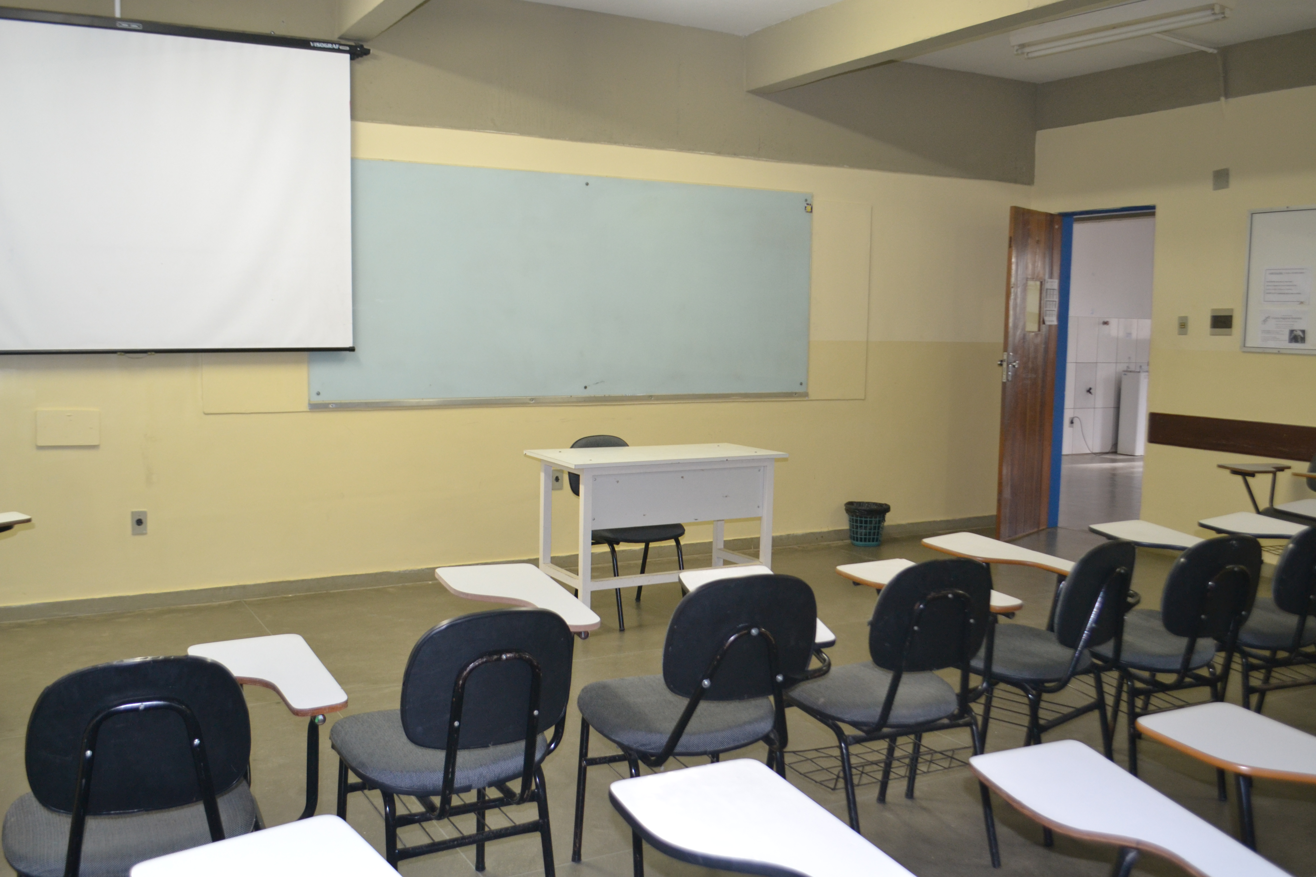 Novos cursos da Uesb sofrem com falta de professores