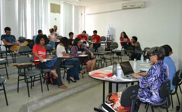 Comitê baiano em defesa da educação prepara mobilização do PIBID e ida ao II ENE
