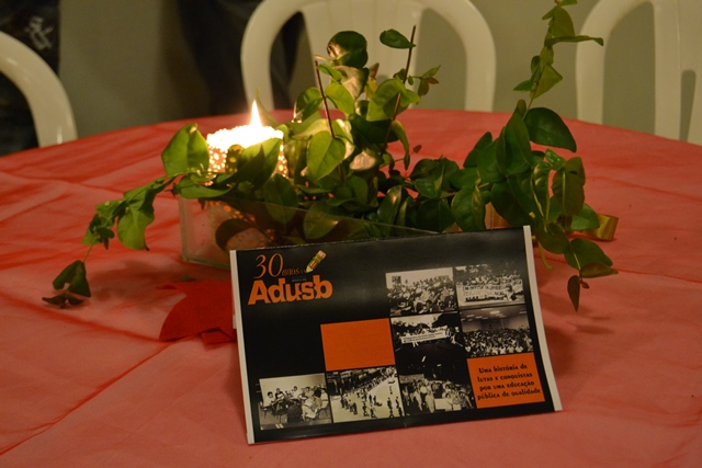 Adusb convida filiado(a)s para confraternizações do dia do(a) professor(a)