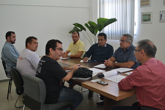 Adusb discute direitos trabalhistas com a nova reitoria da Uesb