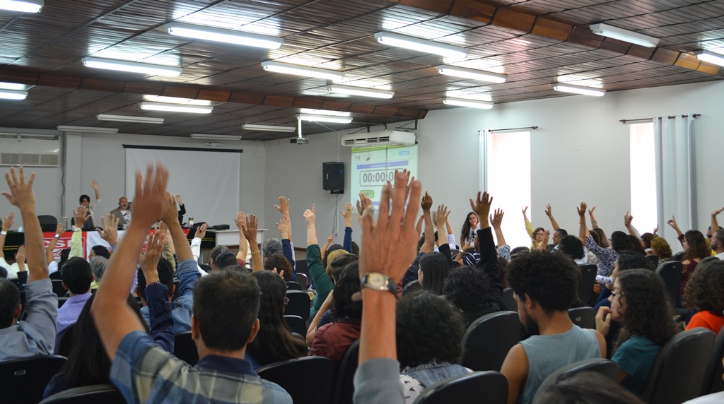 Professores da UESB aceitam proposta e continuam em greve até que o acordo seja assinado