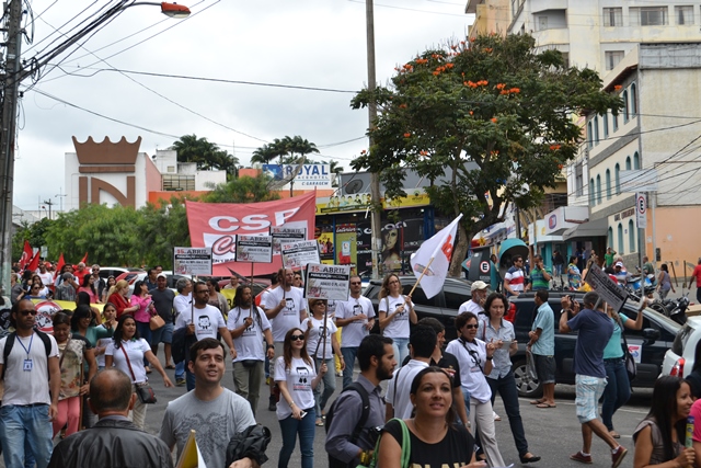 Adusb participa de ato público em defesa dos direitos trabalhistas nesta quinta (30)