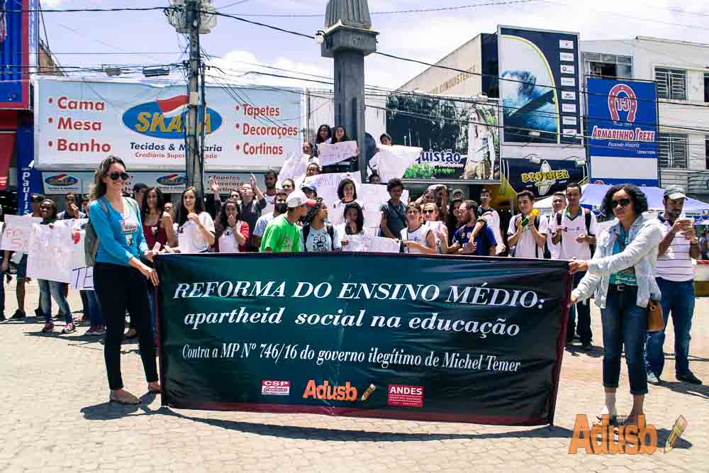 29 de setembro: estudantes do IFBA dão aula de cidadania rumo à Greve Geral