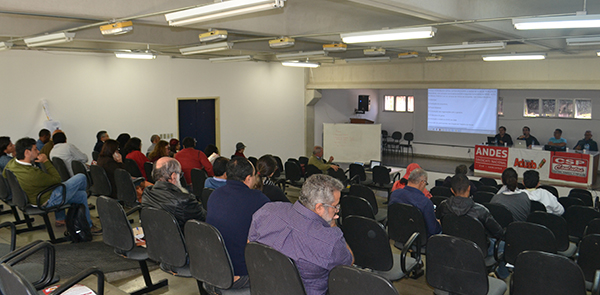 Assembleia discute Educação a Distância na UESB