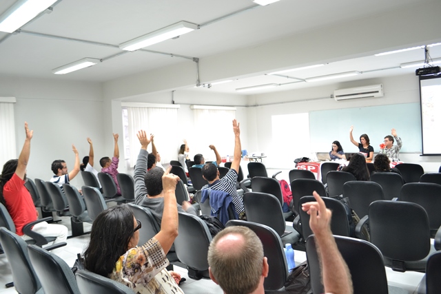 Assembleia da Adusb aprova paralisações em outubro e indicativo de greve geral
