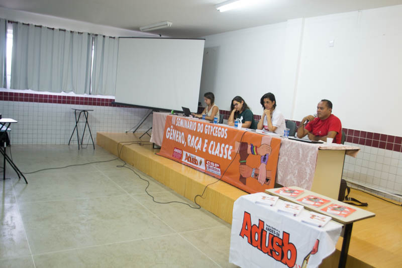 Mesa debate LGBTfobia e seus reflexos