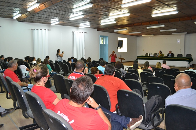 Terceirizados reivindicam pagamento de salários e denunciam assédio moral na UESB