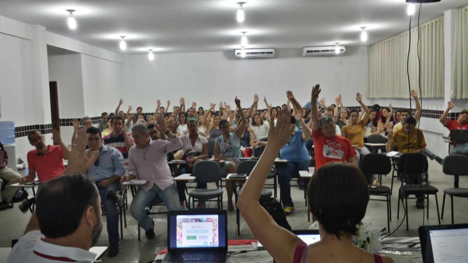 Assembleia aprova paralisação de 7 a 11 de dezembro contra retirada de direitos trabalhistas