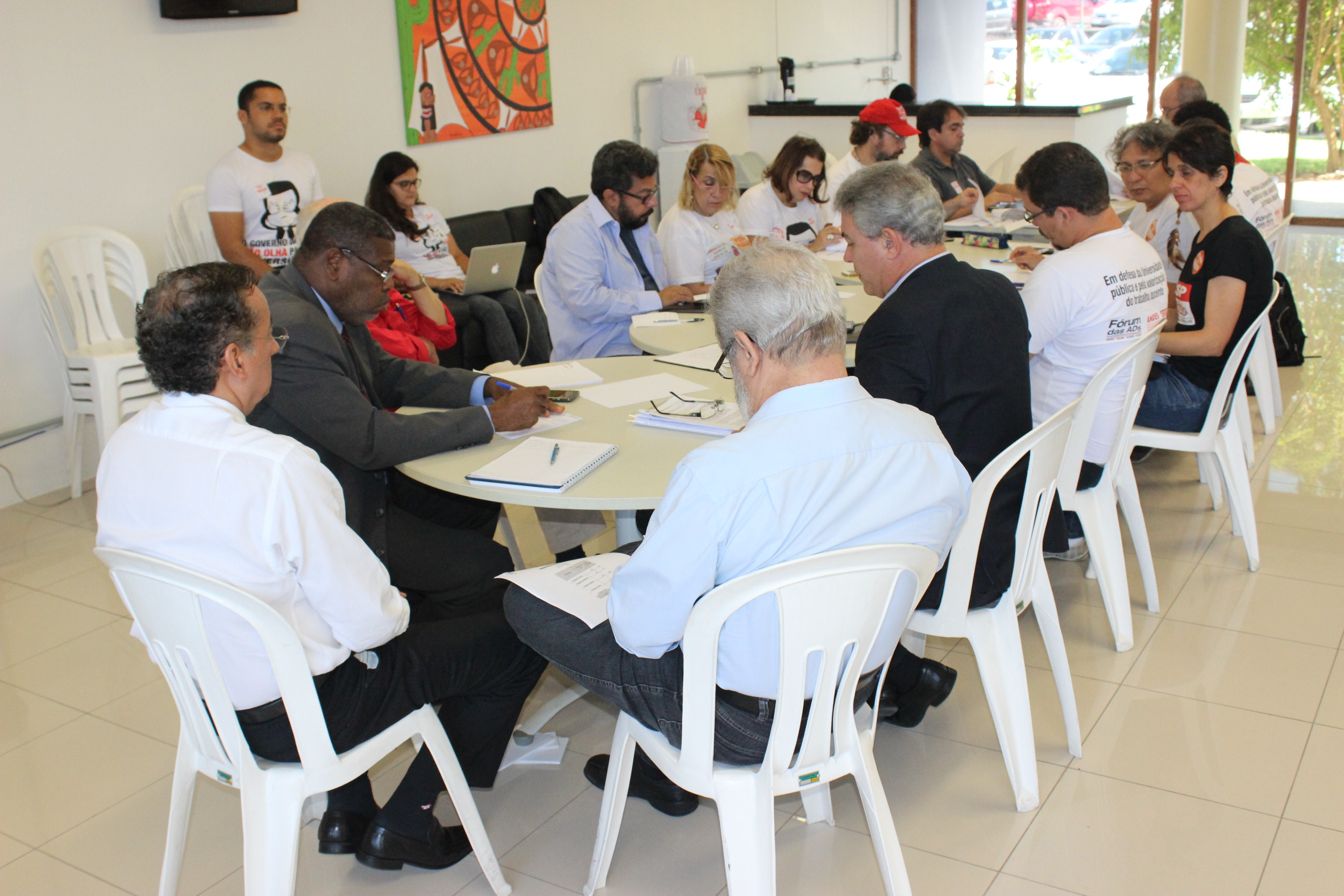 Governo recua nas negociações e causa indignação na comunidade acadêmica