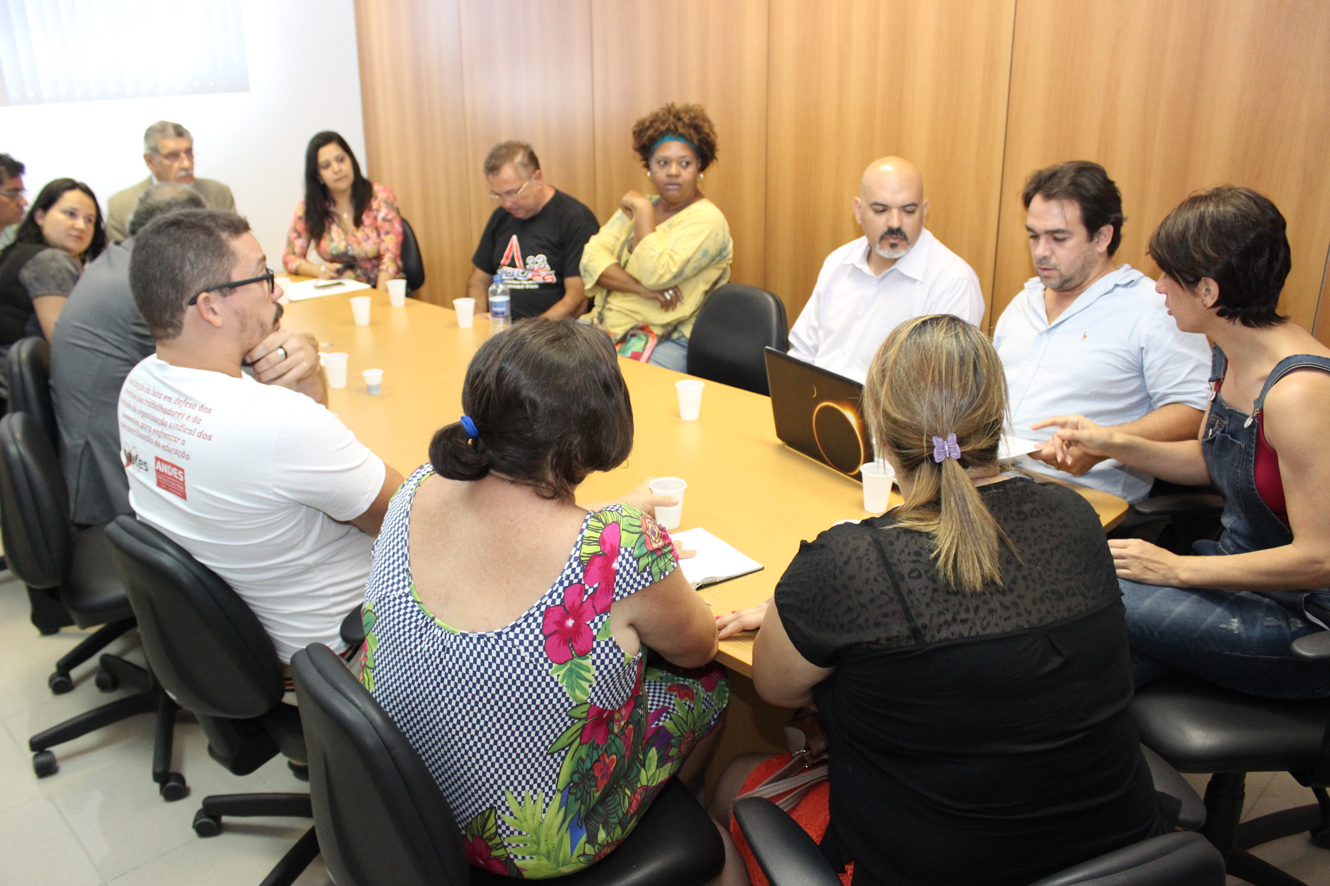 Fórum das ADs conquista compromisso com emenda à LOA e denuncia falta de quórum em comissões da ALBA