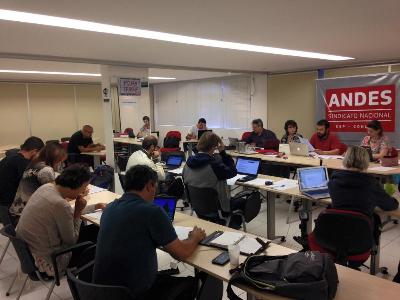 Assembleia docente deflagra greve e fortalece movimento nacional contra a PEC 55