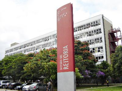 Reitoria da USP propõe exoneração de servidores concursados